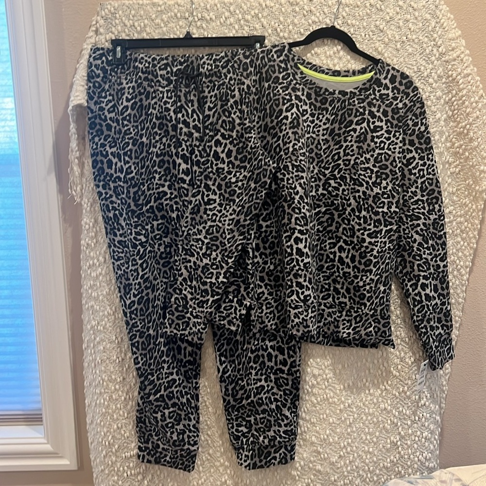 New with Tags Ideology Leopard Fleece Print Long Sleeve Top and matching pants.